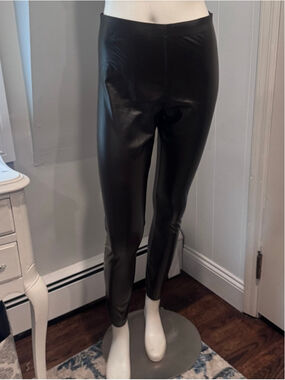 HUE | Black High-Waisted Faux Leather Leggings | Size Medium